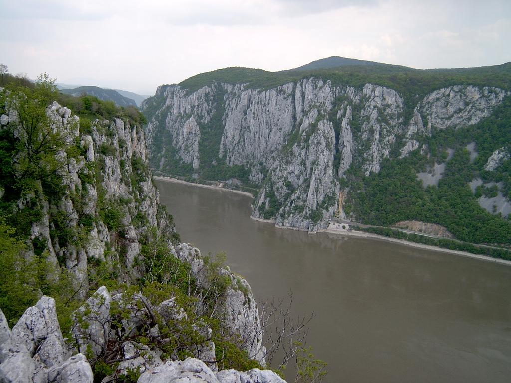 Mai Danube Hotel Eselnita Exterior photo