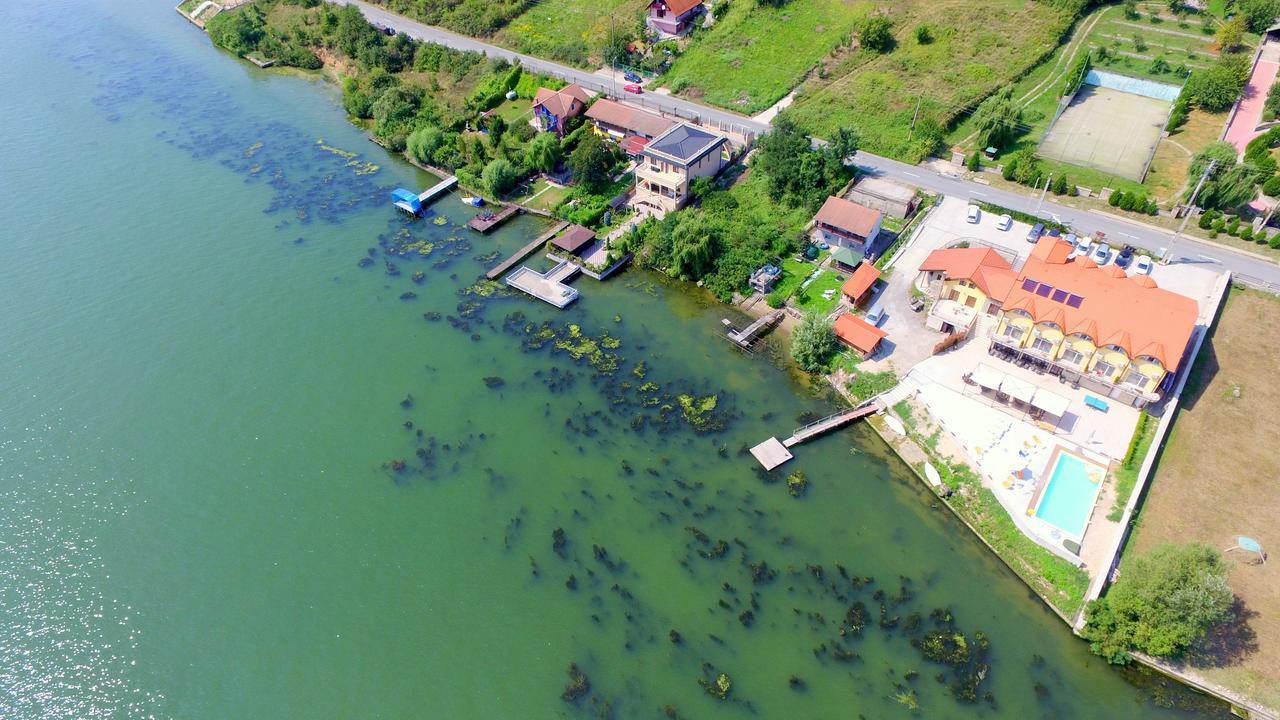 Mai Danube Hotel Eselnita Exterior photo